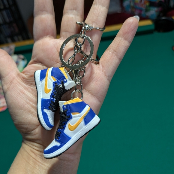 Nike Mini Sneaker Keychain - Picture 10 of 10